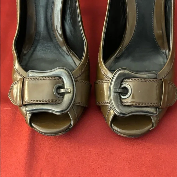 Fendi Olive/Army Green Patent Leather Buckle Peep-Toe Heels - Picture 8 of 16